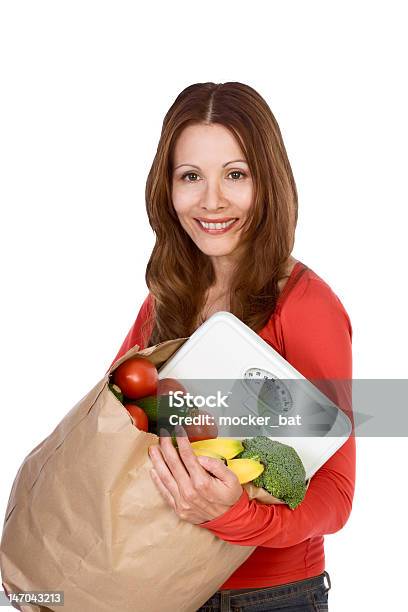 Frau Mit Papiertüte Gesunde Vegetarische Speisen Stockfoto und mehr Bilder von 40-44 Jahre - 40-44 Jahre, Abnehmen, Banane