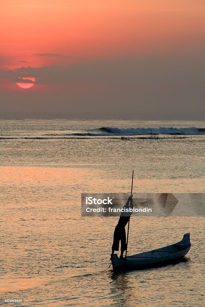 boatman en puesta de sol - Foto de stock de Aire libre libre de derechos