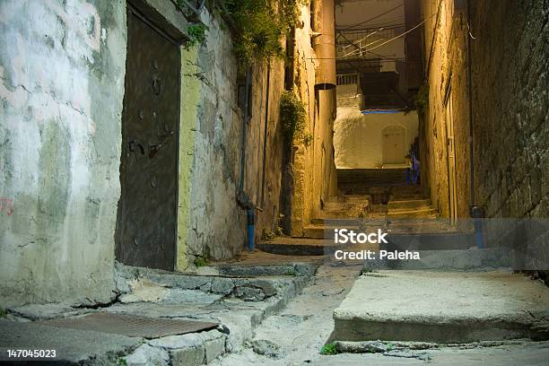 Noite De Rua - Fotografias de stock e mais imagens de Antigo - Antigo, Assustador, Beco