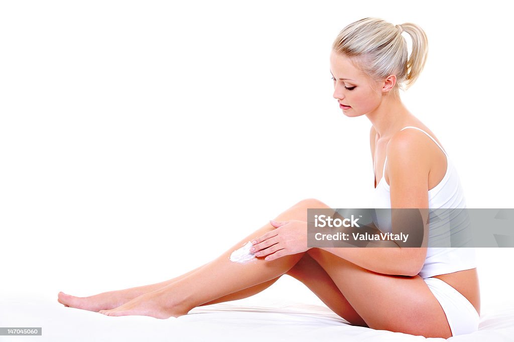 여자 적용 보습제 크림 그녀의 슬림 신체부위 - 로열티 프리 20-29세 스톡 사진
