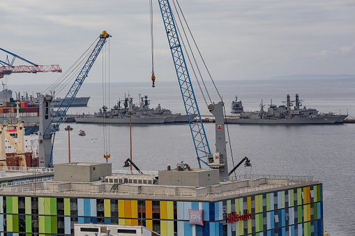 Balanced Hydraulic Crane - The manipulator loads bulk cargo into the hold of a bulk carrier in a seaport.