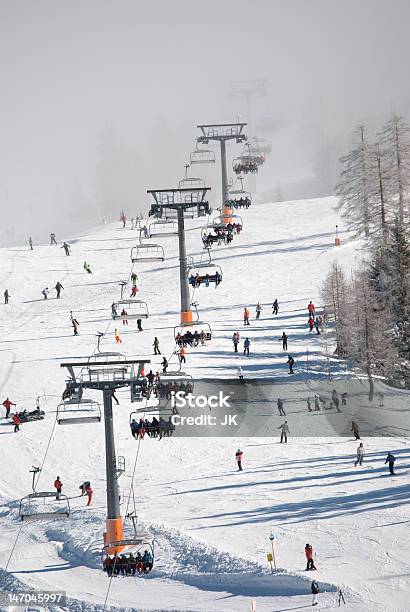 Popular Nassfeld Pendiente En El Complejo Turístico De Esquí Foto de stock y más banco de imágenes de Pista de esquí