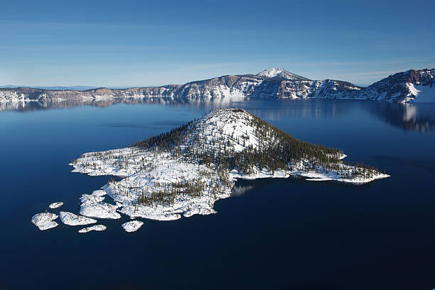 istock Wizard Island Sunny Winter Day 147046680