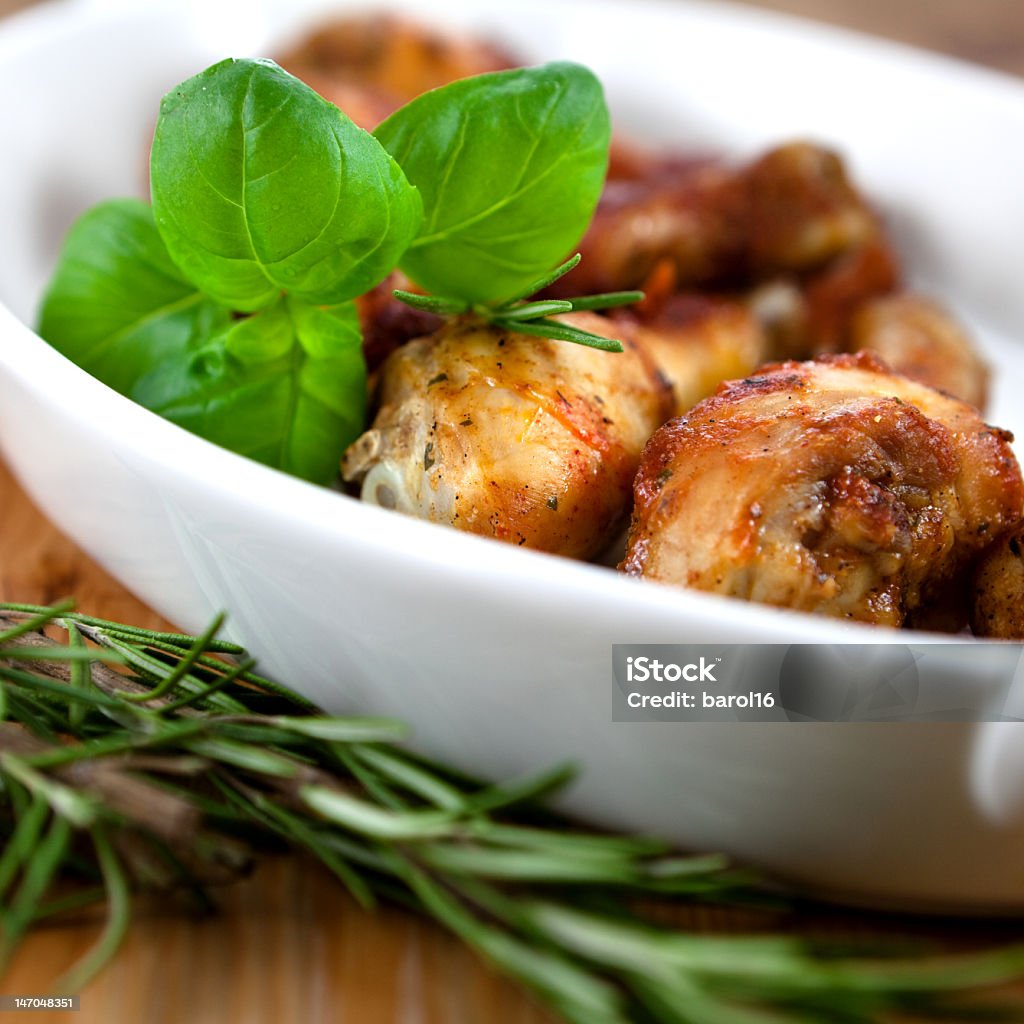 Pollo asado con hierbas - Foto de stock de Albahaca libre de derechos