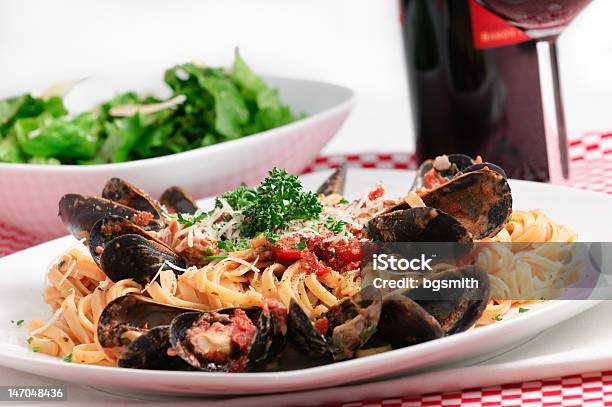 Gastrónomo Italiano Jantar De Frutos Do Mar - Fotografias de stock e mais imagens de Alface - Alface, Amêijoa - Marisco, Comida