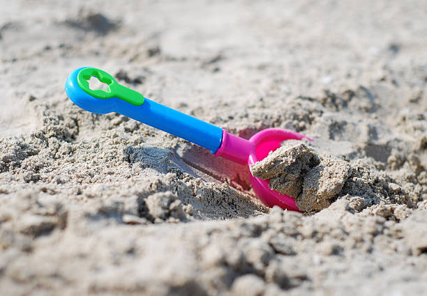 Jouet Pelle installé dans le sable - Photo