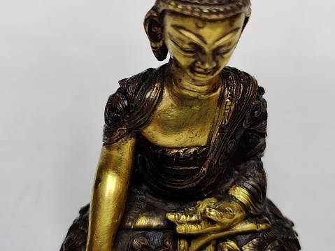 Antiquarian  bronze Buddha with gold 8x5x11cm