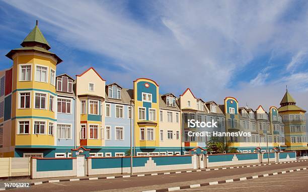 Colonial Coloridas Casas En Swakopmund Foto de stock y más banco de imágenes de Swakopmund - Swakopmund, Namibia, Casa