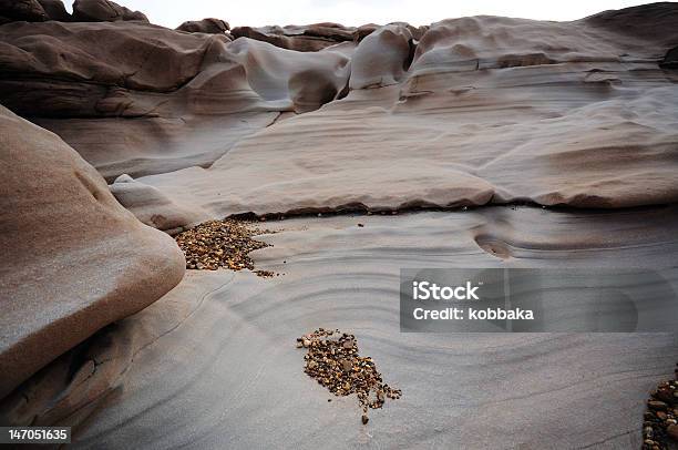 Striped Erodowany Kamień W Chom Dao Canyon Rzeka Mekong - zdjęcia stockowe i więcej obrazów Abstrakcja