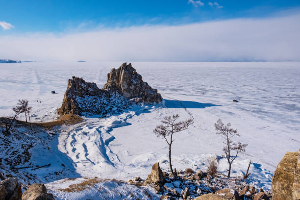 lago baikal. febbraio 2023. - lake baikal lake landscape winter foto e immagini stock