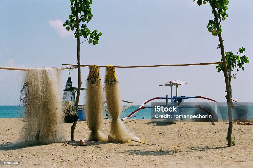 Plage. Bateau de pêche sur l'île. - Photo de Activité de loisirs libre de droits