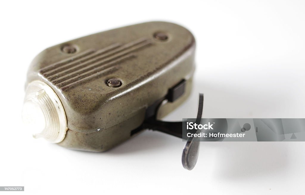Linterna de apriete manual de antigüedades de luz mediante el hecho de energía. - Foto de stock de 1930-1939 libre de derechos