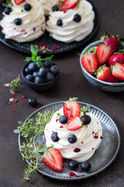 istock Mini pavlova meringue cake 1470530696