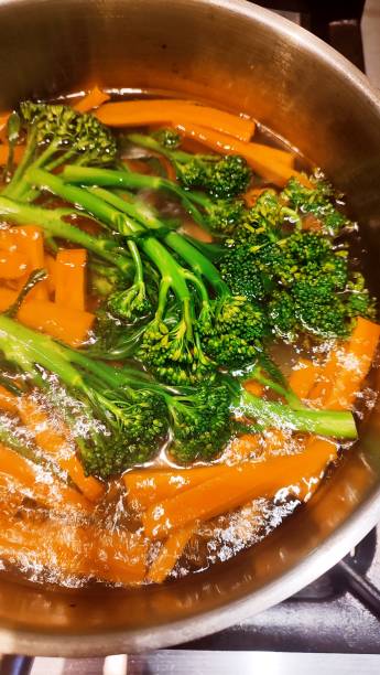 Ugotuj marchewki i brokuły w garnku – zdjęcie
