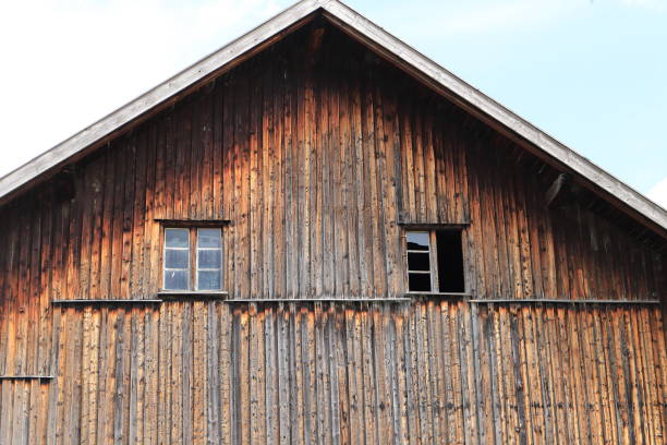 istock an old wooden house 1470543350