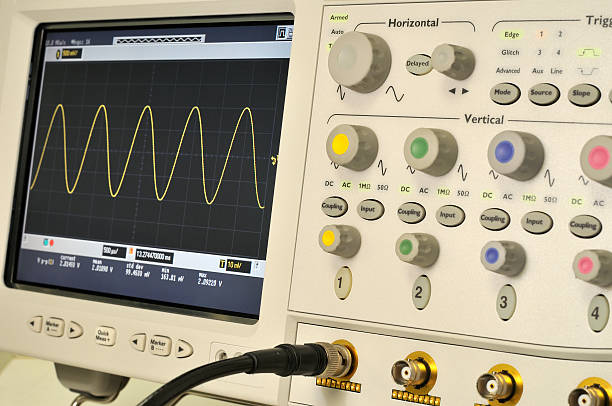 oszilloskop - oscilloscope electronics industry sine wave instrumentation stock-fotos und bilder