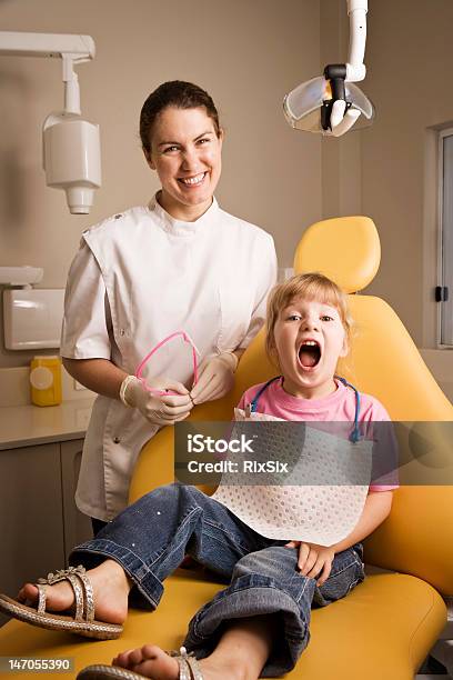 歯科医患者の少女 - ヒトの口のストックフォトや画像を多数ご用意 - ヒトの口, ヒトの歯, ライフスタイル