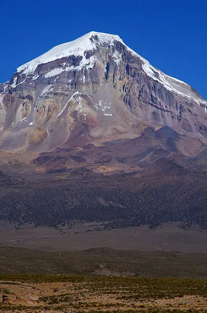 The Sajama volcano is the highest peak in Bolivia, it rises to A 6542 m.