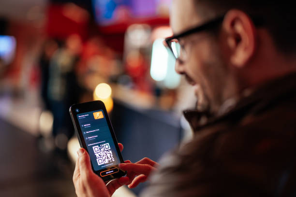 istock Man paying for movie tickets with mobile app. 1470567391