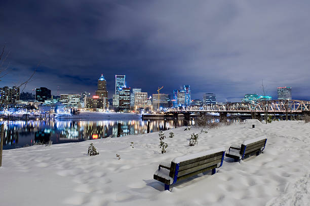 portland inverno - snow winter bench park imagens e fotografias de stock