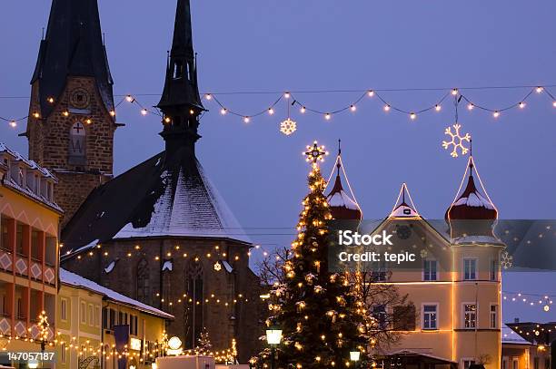 オーストリアクリスマスの村 - クリスマスライトのストックフォトや画像を多数ご用意 - クリスマスライト, 夜, 教会