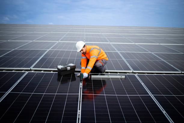istock Professional worker installing solar panels for sustainable energy power plant. 1470574390