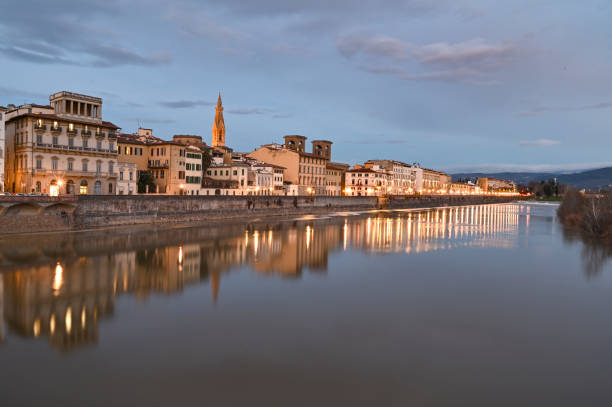 lungarno z florencji - non urban scene standing water waterhole landscape zdjęcia i obrazy z banku zdjęć