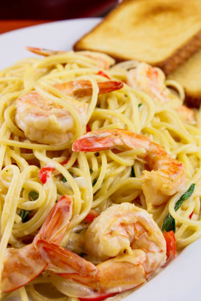istock Pasta con camarones 1470586369