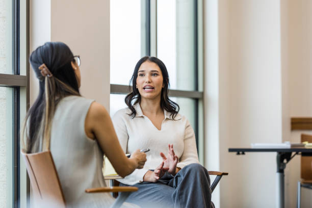 istock Concerned female employee meets with the benefits coordinator 1470588640