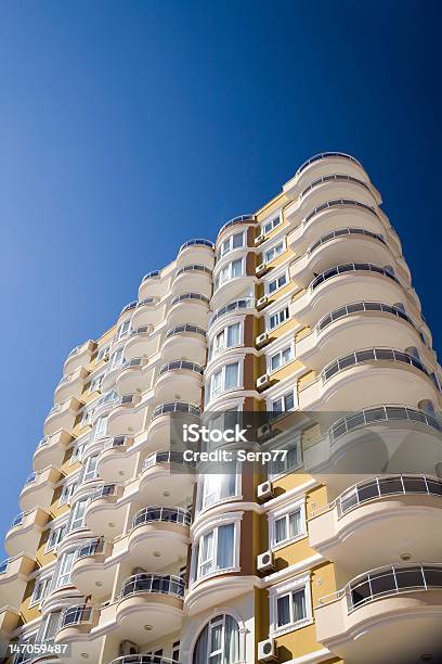 Foto de Moderno Edifício Residencial e mais fotos de stock de Alto - Descrição Geral - Alto - Descrição Geral, Apartamento, Arquitetura