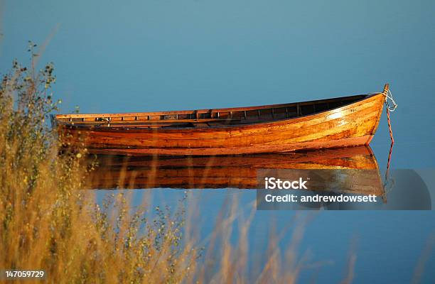 Fishing Лодка На Лох Assynt — стоковые фотографии и другие картинки Лакированный - Лакированный, Loch Assynt, Без людей