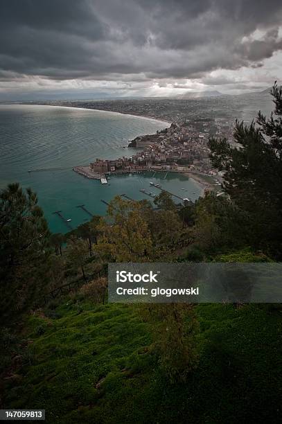 Castellammare Do Golfo Observados No Hills - Fotografias de stock e mais imagens de Ao Ar Livre - Ao Ar Livre, Encosta, Fotografia - Imagem