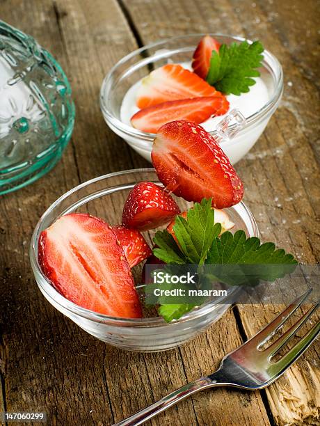 Ensalada De Fresa Foto de stock y más banco de imágenes de Alimento - Alimento, Comida sana, Detalle de primer plano