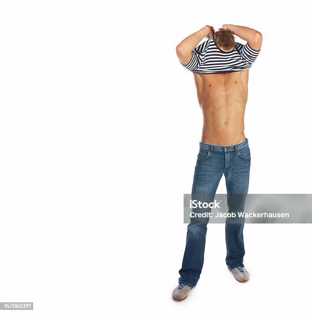 근육질의 남자 통해 옷 흰색 배경 남자에 대한 스톡 사진 및 기타 이미지 - 남자, 옷 벗기, T 셔츠