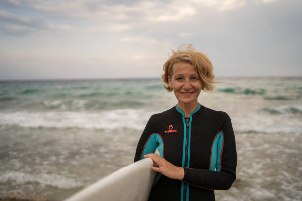 istock Mature woman surfer 1470608000