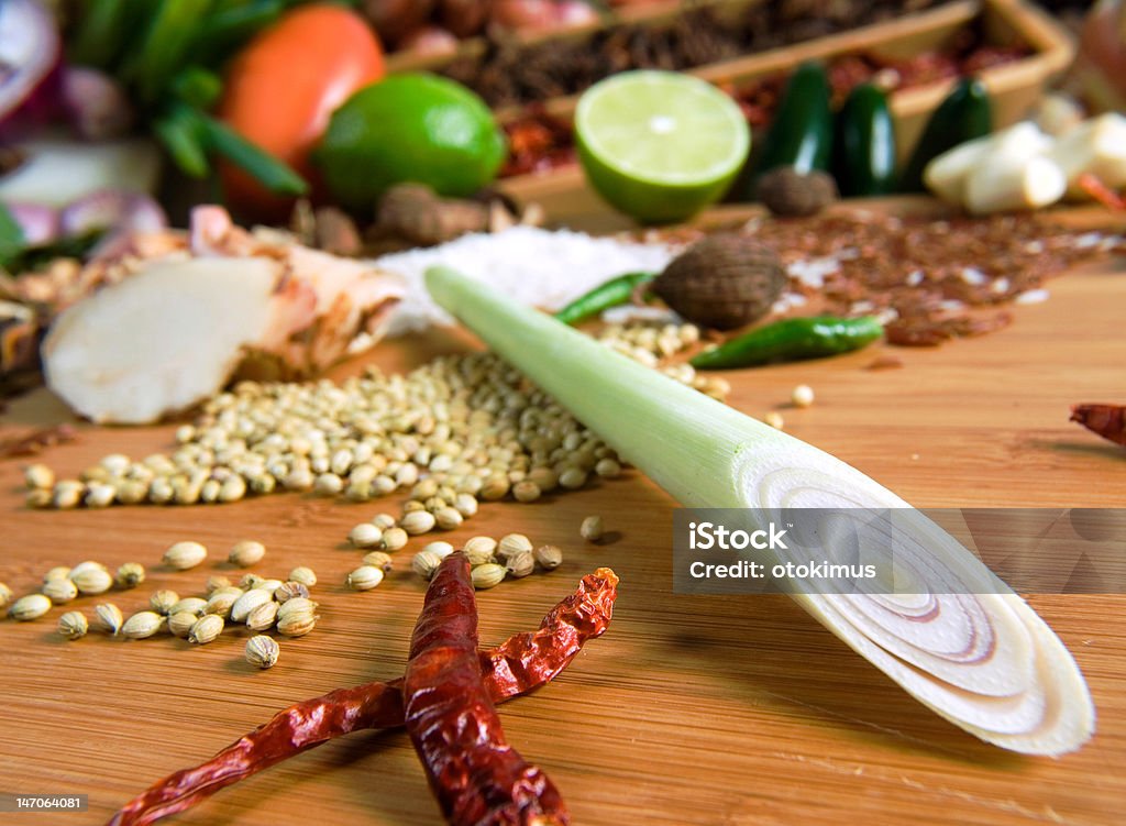 Rouge poivron séché et ciboulette - Photo de Citron vert libre de droits