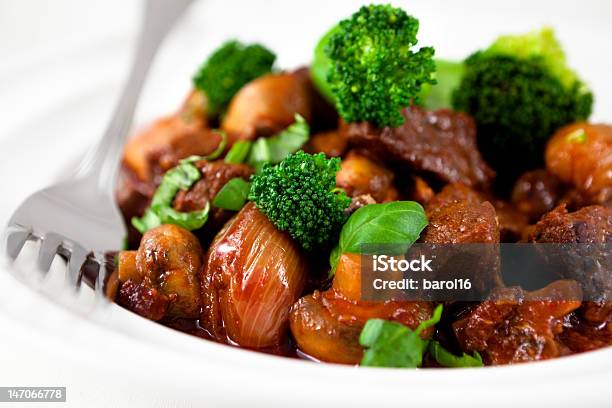 Estufado De Carne De Bovino Com Brócolos E Cogumelos - Fotografias de stock e mais imagens de Alimentação Saudável