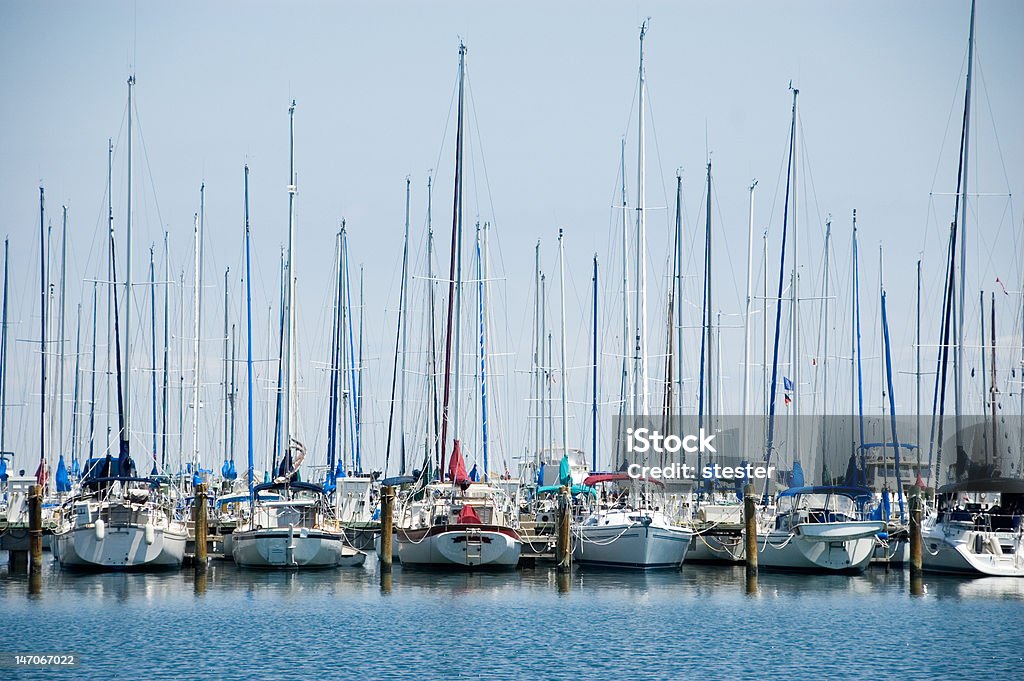 Парусные в marina - Стоковые фото Без людей роялти-фри