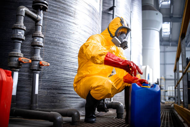 istock Employee working with chemicals and acid inside factory. 1470677675