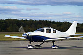 privaten-flugzeug-absprung.jpg?b=1&s=170