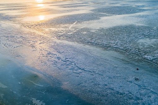 Frozen river, The frozen river begins to melt