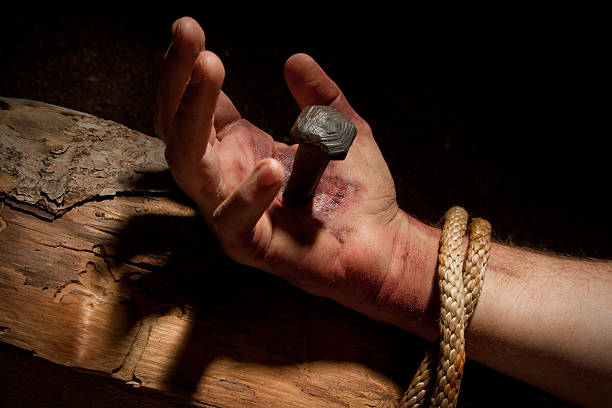 jesus unhas-piercing de mão - crucifix - fotografias e filmes do acervo