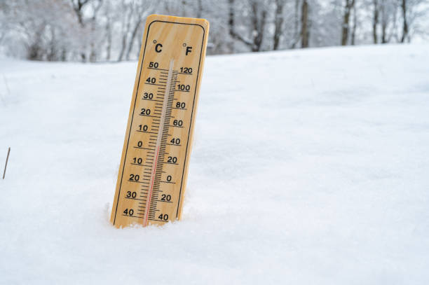 istock Thermometer in the snow. Frost wave. 1470692686