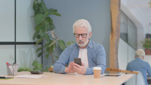 istock Old Man Unable to make Online Payment with Credit Card 1470692816