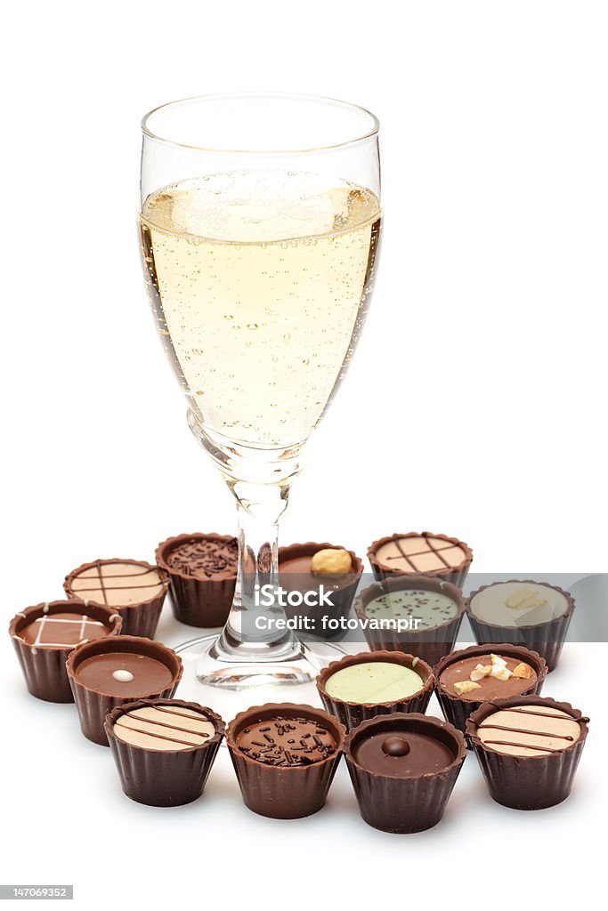Bicchiere di Champagne e cioccolato - Foto stock royalty-free di Anniversario
