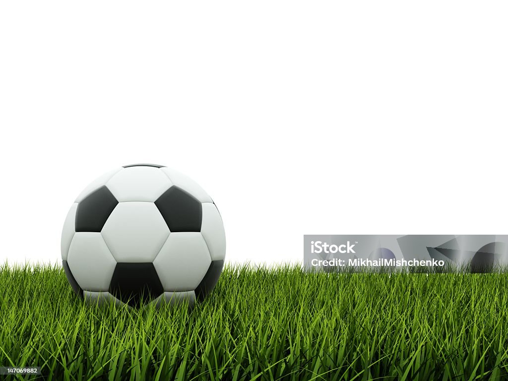 Czarny i biały piłki nożnej na trawie - Zbiór zdjęć royalty-free (Bez ludzi)