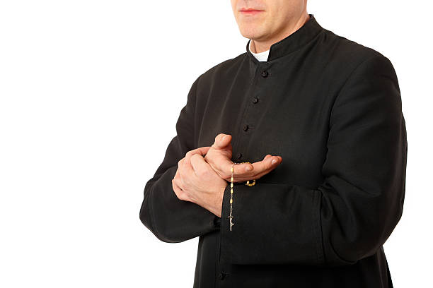 young sacerdote - sotana fotografías e imágenes de stock