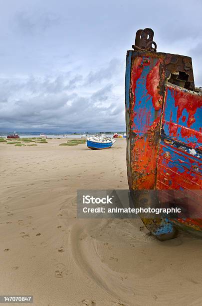 Photo libre de droit de Vivid Épave banque d'images et plus d'images libres de droit de A l'abandon - A l'abandon, Bateau de pêche, Bleu