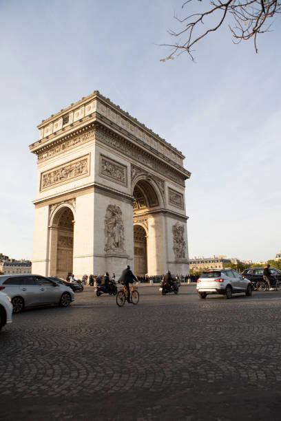 istock Traffic around Arc de Triomphe late afternoon 1470726152