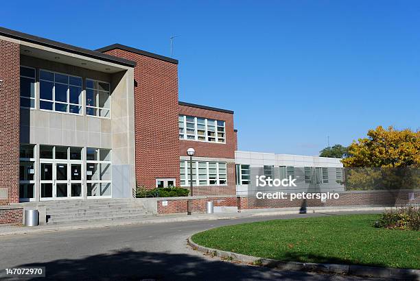 고등학교 미흡함 중고등 학교 건물에 대한 스톡 사진 및 기타 이미지 - 중고등 학교 건물, 0명, 건물 외관